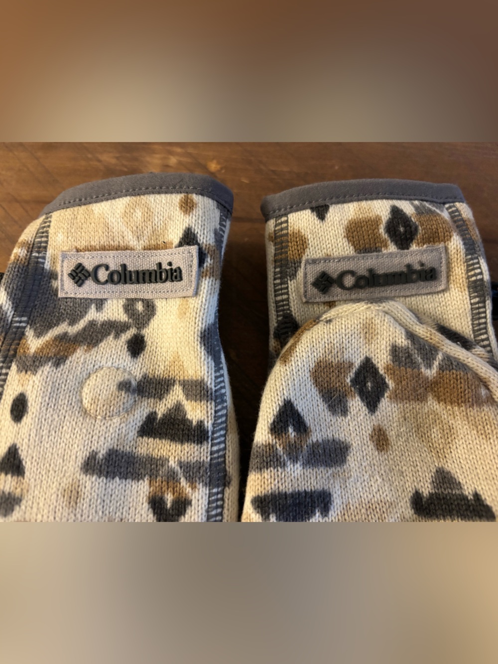 Columbia Cream and Gray Patterned Glive/mittens (Glittens)